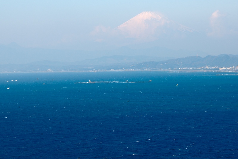 冬の海と富士山