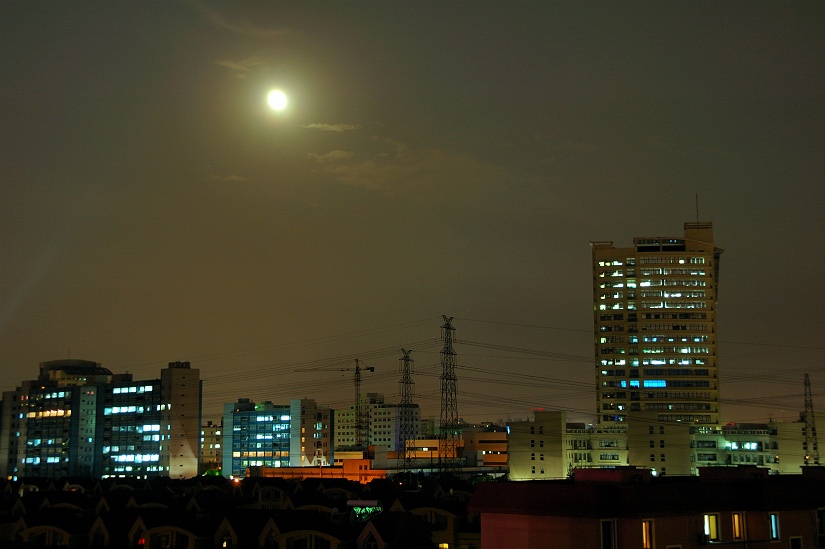 上海のお月様